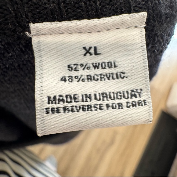 Like New Men’s Size XL Bachrach Sweater Blues & Grays Ombre Pattern 52% Wool - Picture 6 of 7